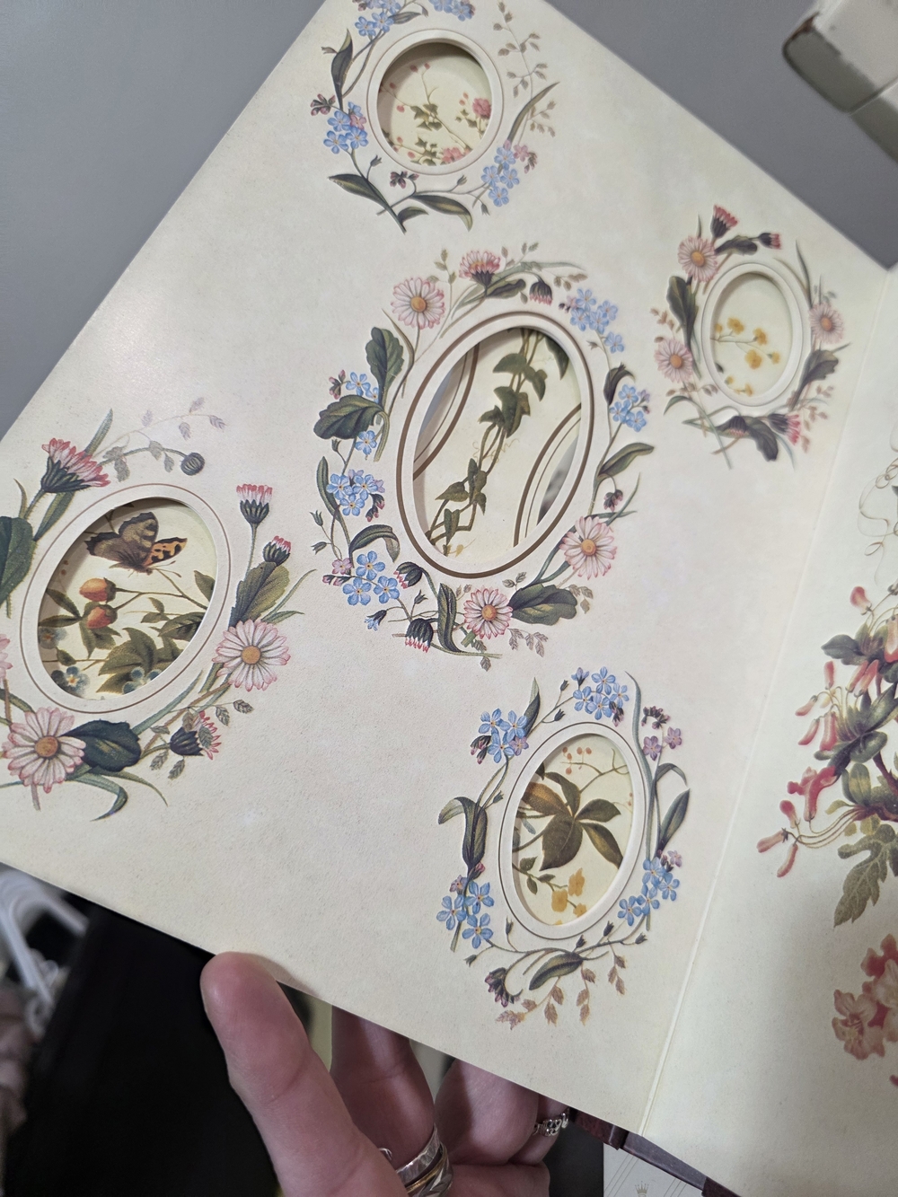 Vintage 1996 The Victorian Photograph Album Hardcover Floral Slip In Photo Book